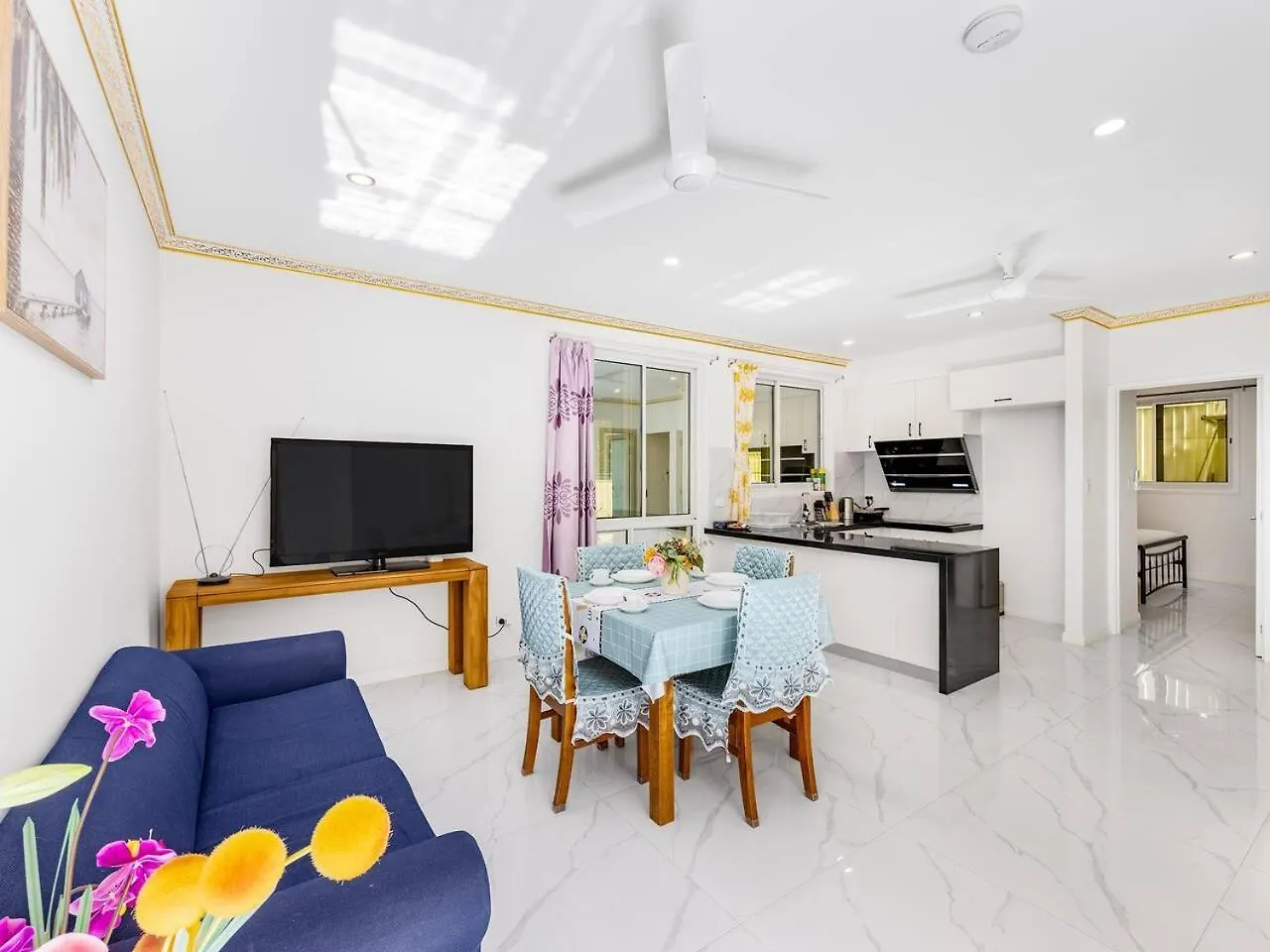 Holiday home Malls At Doorstep 2-Bed Unit In Heart Of Cannon Hill Brisbane